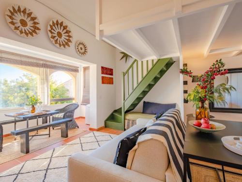 un salon avec un canapé et une table dans l'établissement Studio Les Mimosas by Interhome, à Théoule-sur-Mer