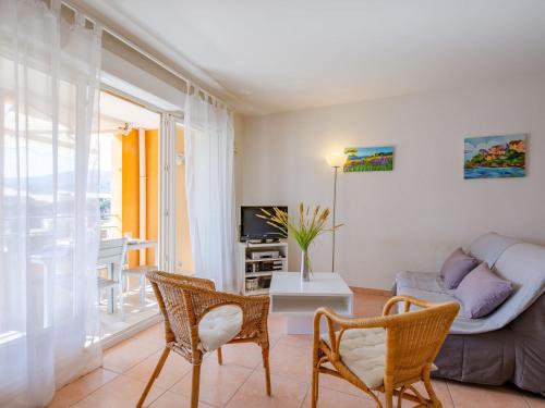 Apartment Terre du Soleil-2 by Interhome
