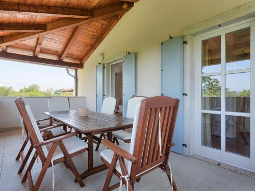 Balkoni atau teres di Villa Azura by Interhome