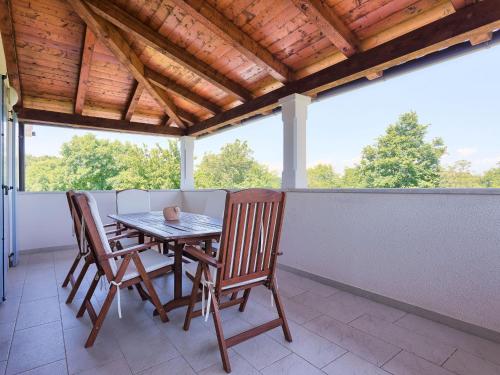 Balkoni atau teres di Villa Azura by Interhome