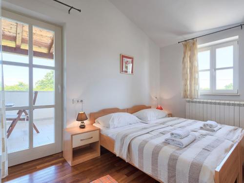 Katil atau katil-katil dalam bilik di Villa Azura by Interhome