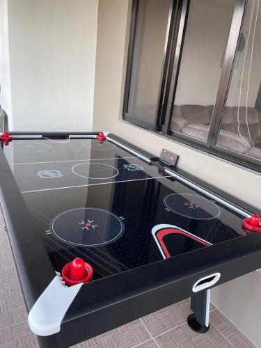 Instalaciones para jugar al ping pong en Sierra Bay View Jacuzzi Overlooking Roofdeck o alrededores