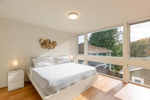 Sunny Modern Masterpiece with EV Charging and A/C_2