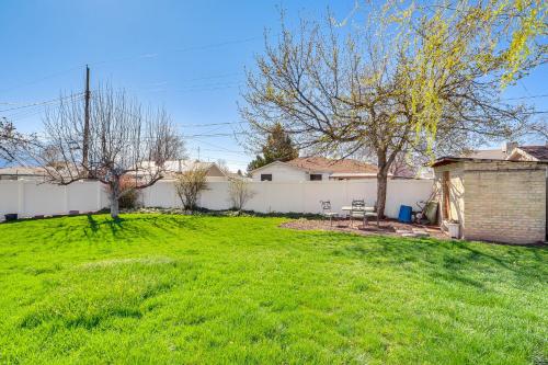 Jardin de l'établissement Charming Orem Home with Yard - Near BYU and UVU!