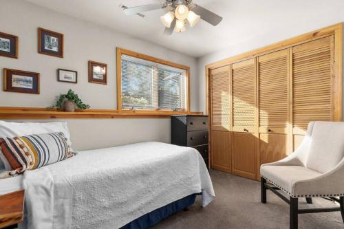 Voodi või voodid majutusasutuse Lilly Lakeside- Large Tri Level home toas