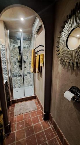 Bilik mandi di COSY STUDIO-LOFT climatisé