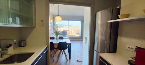 Η κουζίνα ή μικρή κουζίνα στο Apartamento Duplex Mar&Pol gran terraza