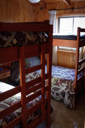 a room with two bunk beds and a bed at Cabañas Buenavista Quillón in Quillón