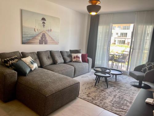 Un lugar para sentarse en Lightness Suites by the Sea