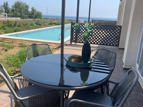 La alberca dentro o cerca de Lightness Suites by the Sea