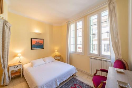 Cozystay 1669 Old Port View Elegant 3-Bedroom Apartment