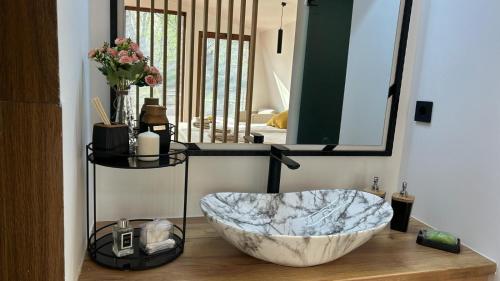 Fotografie z fotogalerie ubytování Blisku do Gradot - Riverfront Luxury Cabins v destinaci Skopje