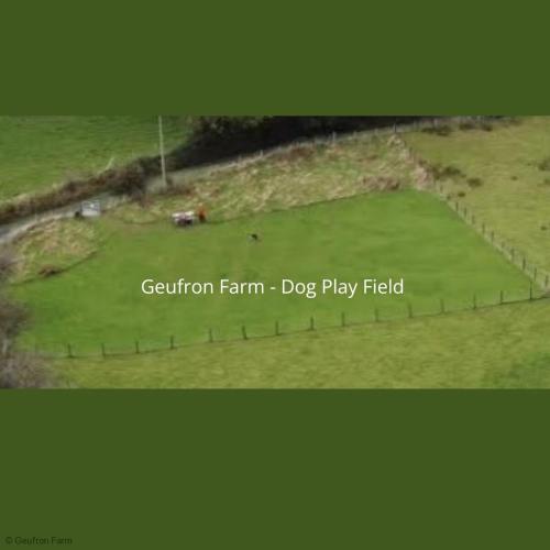 Gambar di galeri bagi Barn Retreat with Valley Views & Onsite Dog Field di Bryn-crug
