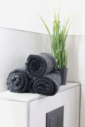 a pile of towels sitting on a shelf in a bathroom at Direkt am See Winterberg Elkeringhausen in Winterberg