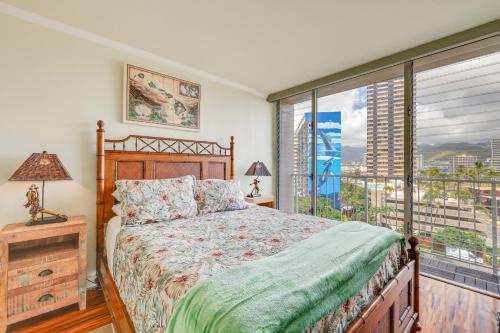 Honolulu Condo with Private Lanai Walk to the Beach_2