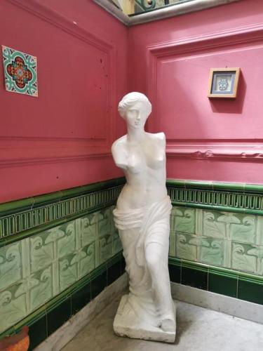 a statue of a woman standing in a room at El Secreto Casa Art in Montevideo