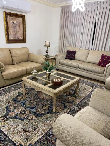 Area soggiorno di Beautiful & Cozy Newly remodeled 2 Bedroom