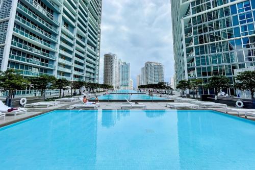 Kolam renang di atau dekat dengan Lux 2BR - Water View - Pool - Spa - FREE Parking