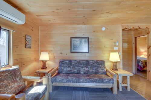 Ruang duduk di Lakefront Park Rapids Cabin with Resort Amenities!