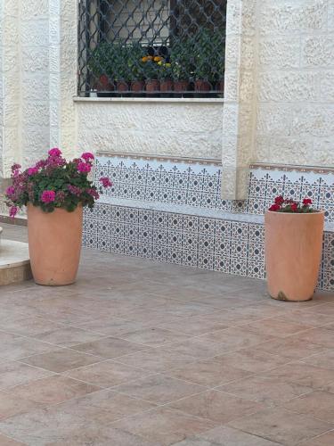 Foto dalla galleria di Beautiful & Cozy Newly remodeled 2 Bedroom ad Amman