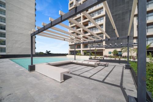 Πισίνα στο ή κοντά στο BALTIA Luxurious One Bedroom Ap