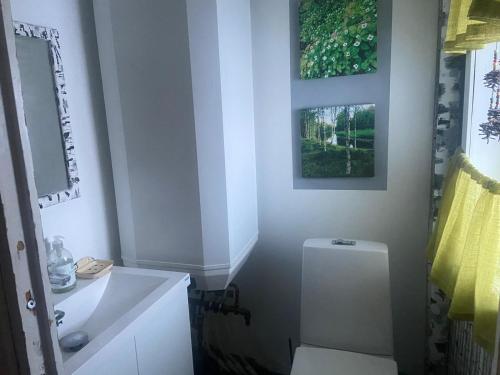 Et badeværelse på Guesthouse Rakka