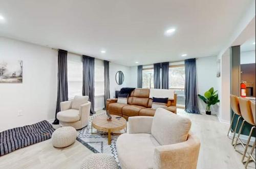 Ruang duduk di Lake Luxe