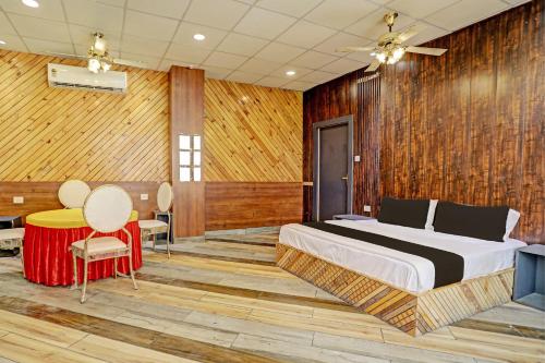 a bedroom with a bed and a table and chairs at Galaxy Stay Hotel Near Delhi Airport in New Delhi