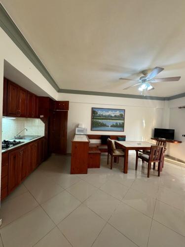 a kitchen and dining room with a table and chairs at Las Palmeras by Graziano in Boca Chica