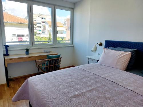 Sea view, 2 King size bed, walk to beach and center