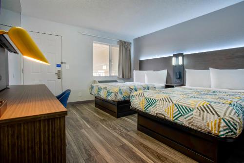 a hotel room with two beds and a desk at Motel 6-Richland, WA - Kennewick in Richland