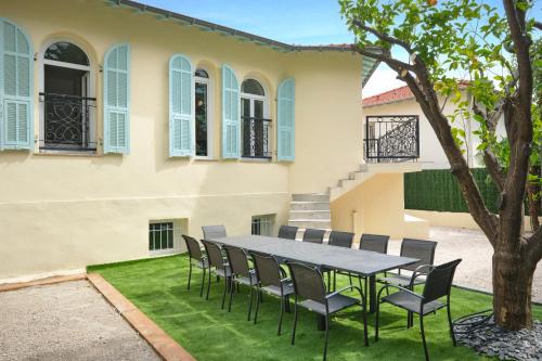 Gallery image of VILLA DES PERGOLAS au pied du TRAM ,à 5 min des plages , 15 min du Centre , jacuzzi in Nice