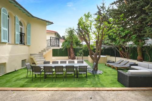 Gallery image of VILLA DES PERGOLAS au pied du TRAM ,à 5 min des plages , 15 min du Centre , jacuzzi in Nice