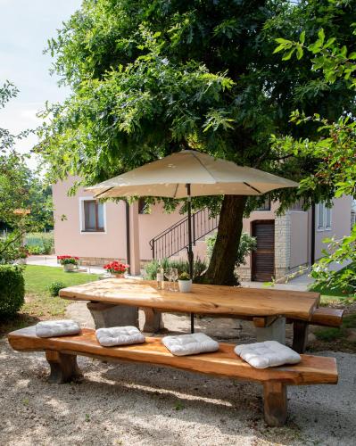 Apartment Eden in peaceful area near center
