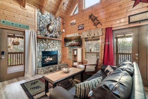 Private! Hot Tub, Views, & Games photo 12