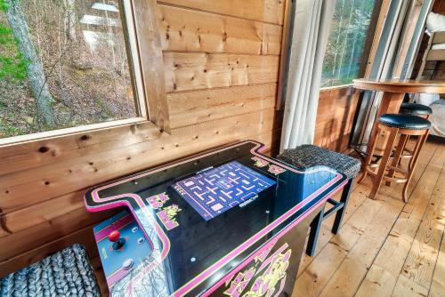 Private! Hot Tub, Views, & Games photo 16