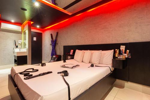 Ένα ή περισσότερα κρεβάτια σε δωμάτιο στο Point Motel GRU