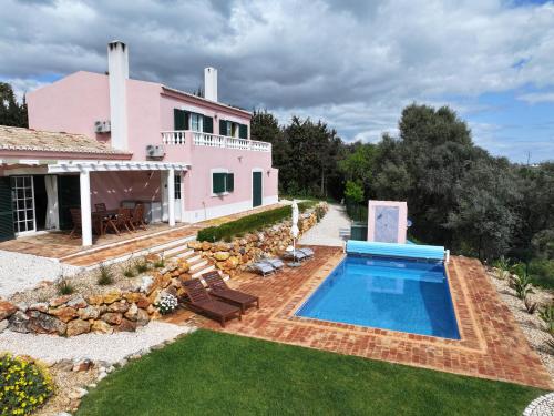 a house with a swimming pool in the yard at Casa Rosa in Lagos