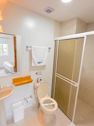 a bathroom with a shower and a toilet and a sink at Hotel Grand Caribe in San Andrés