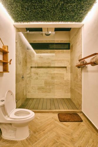 a bathroom with a toilet and a shower at Villas Zamna - Jungle Villas in Cozumel