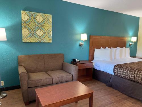 Ένα ή περισσότερα κρεβάτια σε δωμάτιο στο Best Western Tallahassee Downtown Inn and Suites
