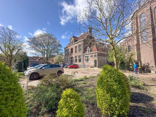 a car parked in a parking lot in front of a building at Groot Weeshuis in Enkhuizen