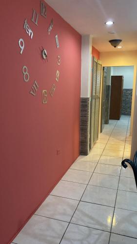 een hal met een rode muur met borden erop bij Riverside Apartment in Arouca