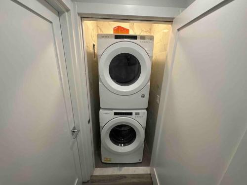 a washer and dryer in a small room at The Classic Suite: 2BR close to NYC in Paterson
