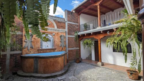 an outdoor bathtub in the courtyard of a building at 2 Pilas: historic colonial house in Antigua Guatemala