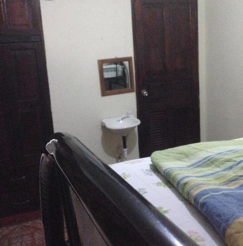 Ένα μπάνιο στο Hostal Brisas y Olas