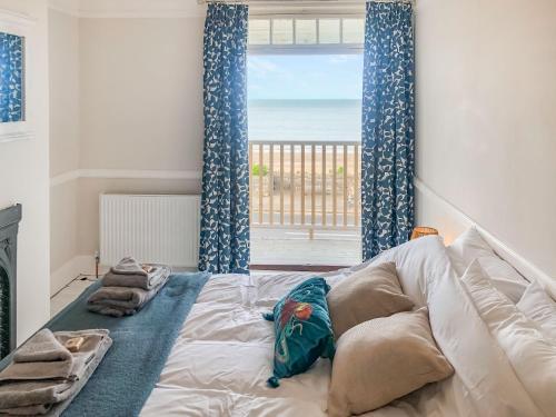 Llit o llits en una habitació de Beach View House