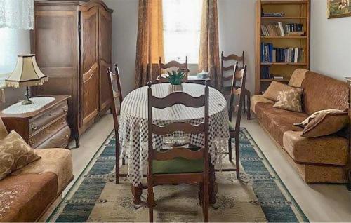 Ruang duduk di Amazing Home In Trynisze Moszewo