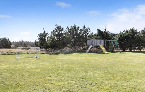 Gorgeous Home In Jerup With Saunaにあるキッズエリア