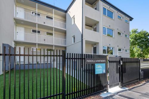 Φωτογραφία από το άλμπουμ του Modern 1-Bed Apartment with Cosy Balcony στη Μελβούρνη